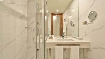 Superior Double Room | Minibar, in-room safe, blackout curtains, soundproofing