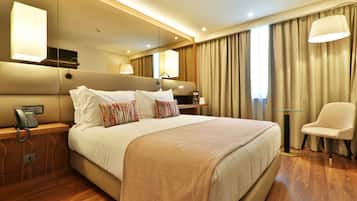 Quarto casal superior | Frigobar, cofres nos quartos, cortinas blackout, quartos à prova de som