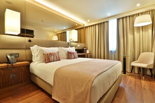 Habitación doble superior | Minibar, caja fuerte, cortinas opacas y sistema de insonorización