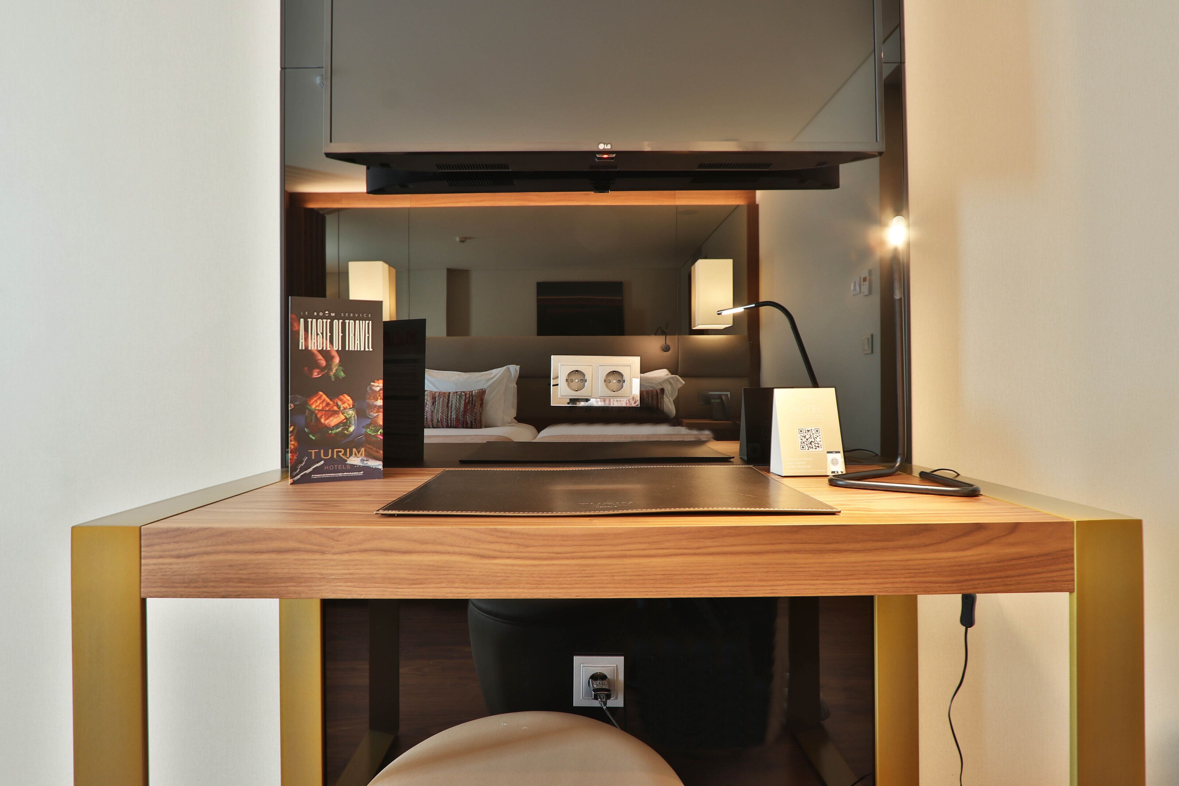 executive twin room | 1 bedroom, minibar, in-room safe, blackout curtains