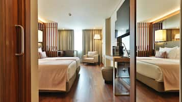 Executive Twin Room | Minibar, in-room safe, blackout curtains, soundproofing