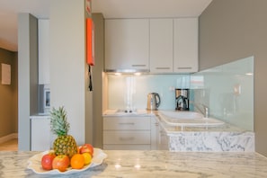 Private kitchenette - Aqualuz Lagos by The Editory (Lagos)