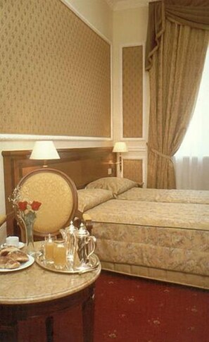 Camera Standard | Minibar, una cassaforte in camera, una scrivania, tende oscuranti