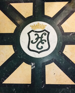 Interior entrance - Champagne Garden (Rome)