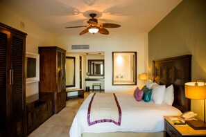 Premium bedding, down duvets, in-room safe, blackout curtains - Casa Dorada Los Cabos Resort & Spa (Cabo San Lucas)
