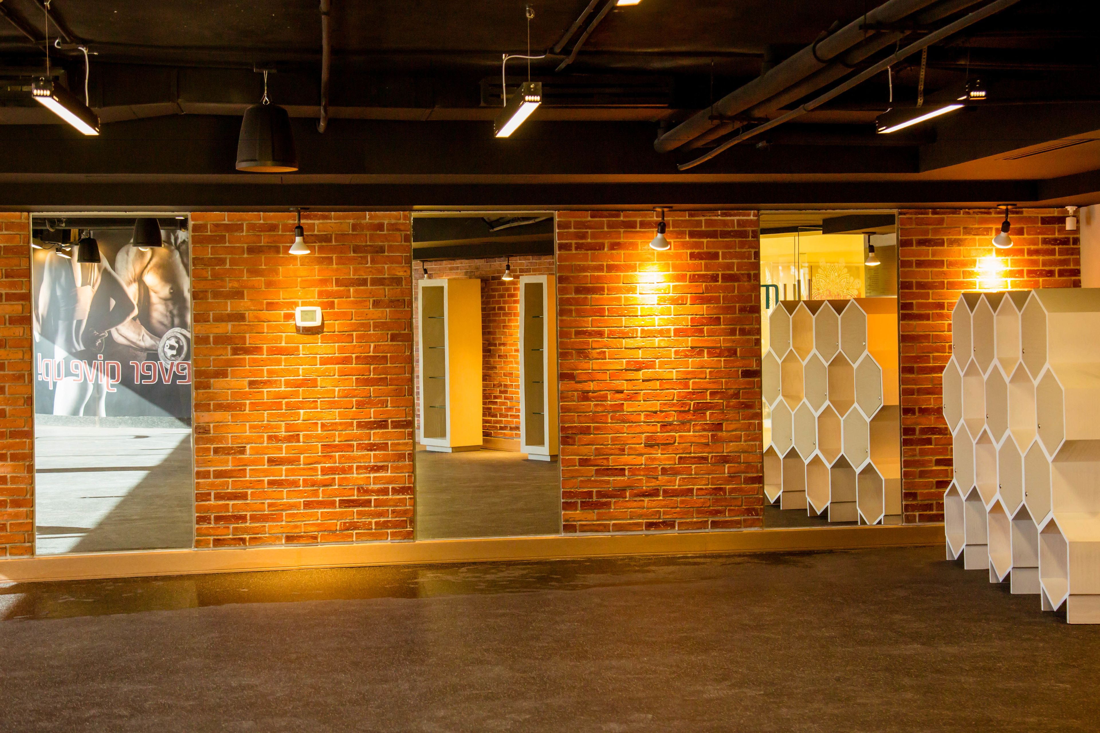 couples treatment room(s), sauna, hot tub, body treatments, hydrotherapy