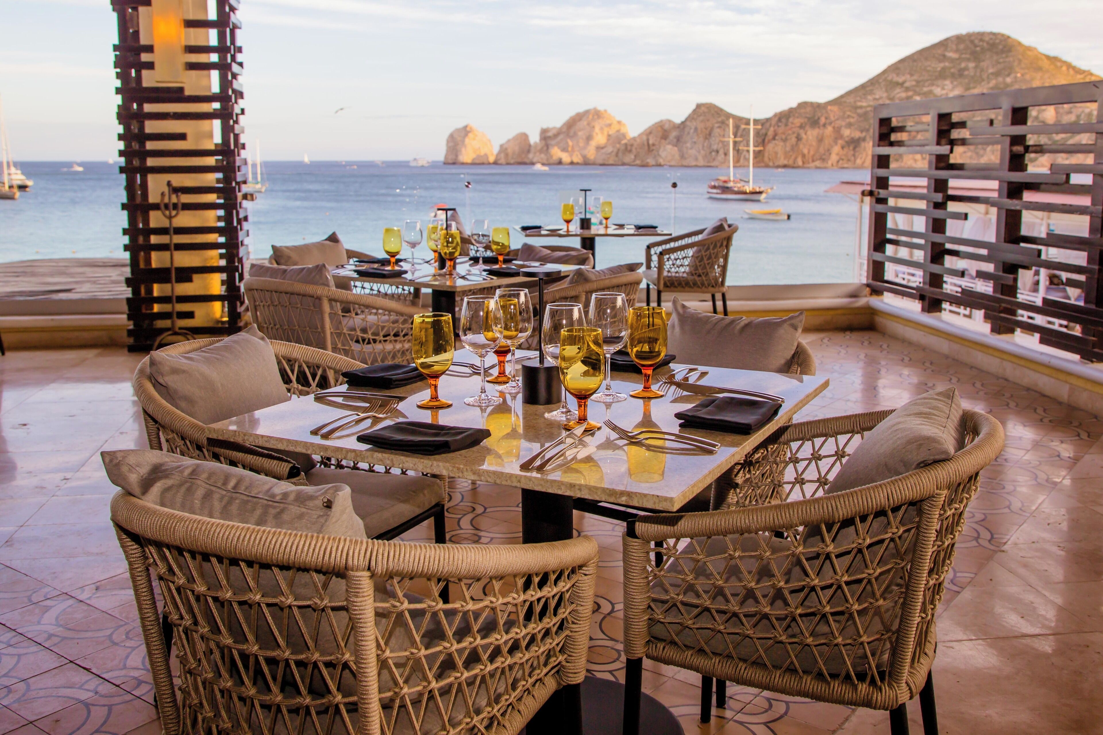 3 restaurants; breakfast, lunch, and dinner served