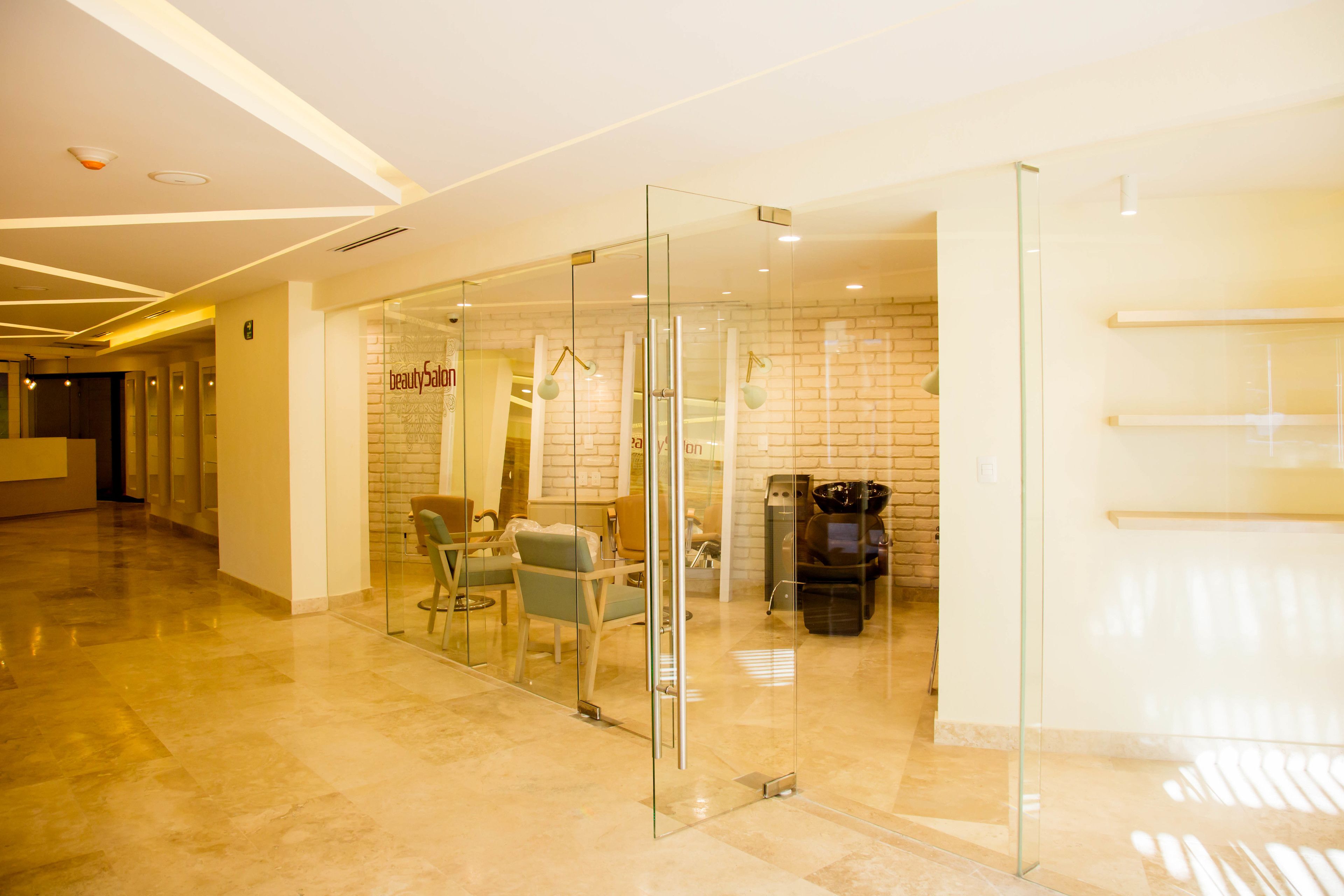 couples treatment room(s), sauna, hot tub, body treatments, hydrotherapy