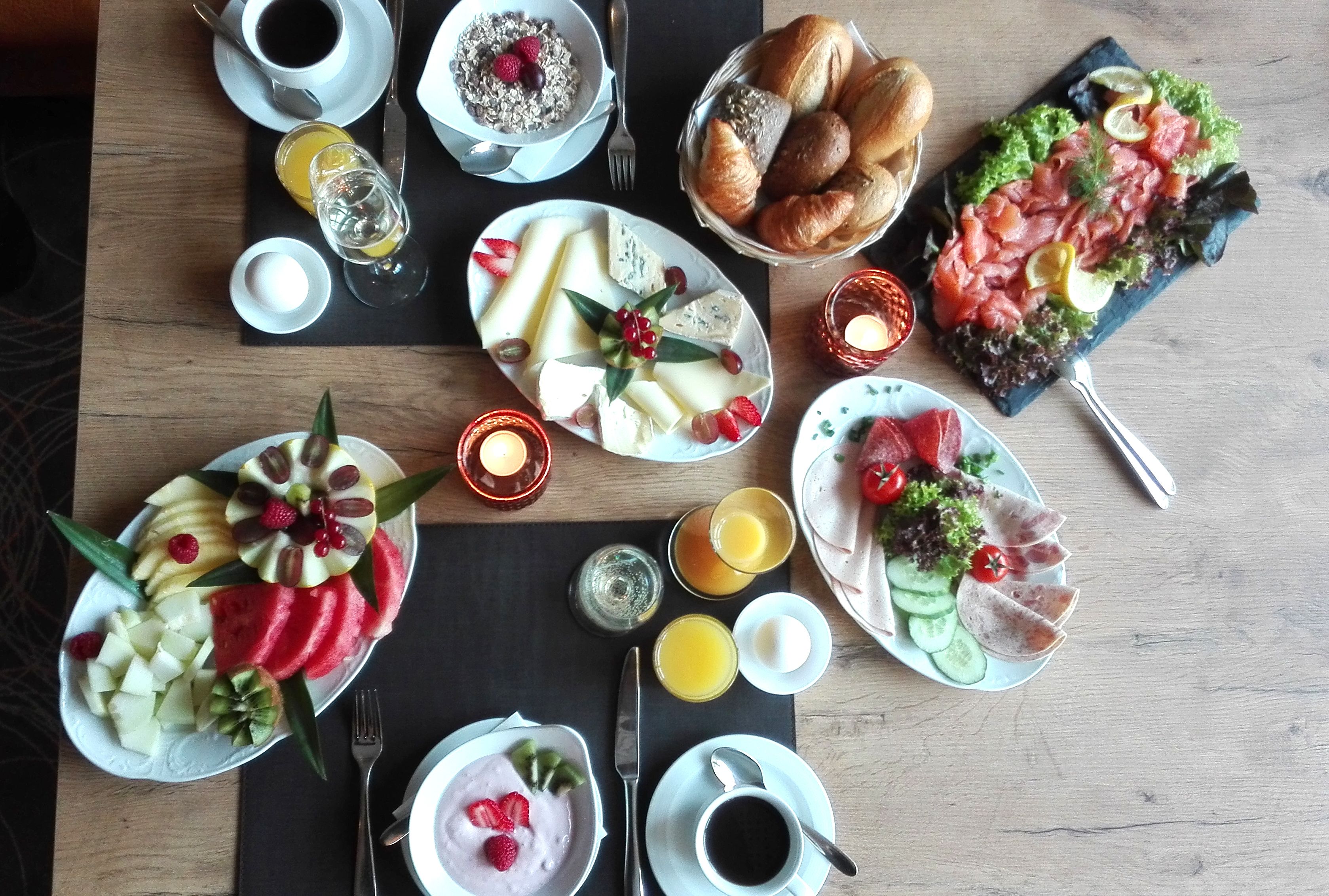 Daily buffet breakfast for a fee