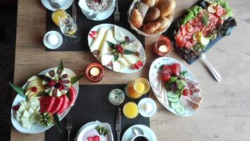 Daily buffet breakfast for a fee