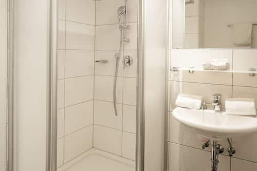 Deluxe Double Room | Bathroom