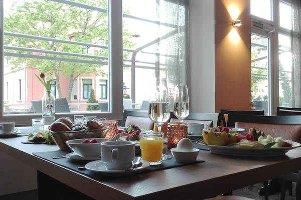 Daily buffet breakfast for a fee