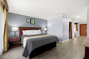 Executive Suite, 1 King Bed with Sofa bed, Non Smoking, Kitchenette