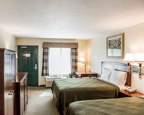 Työpöytä, pimennysverhot, äänieristys, ilmainen Wi-Fi