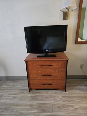 TV, pay movies - Quality Inn Durand I-69 (Durand)