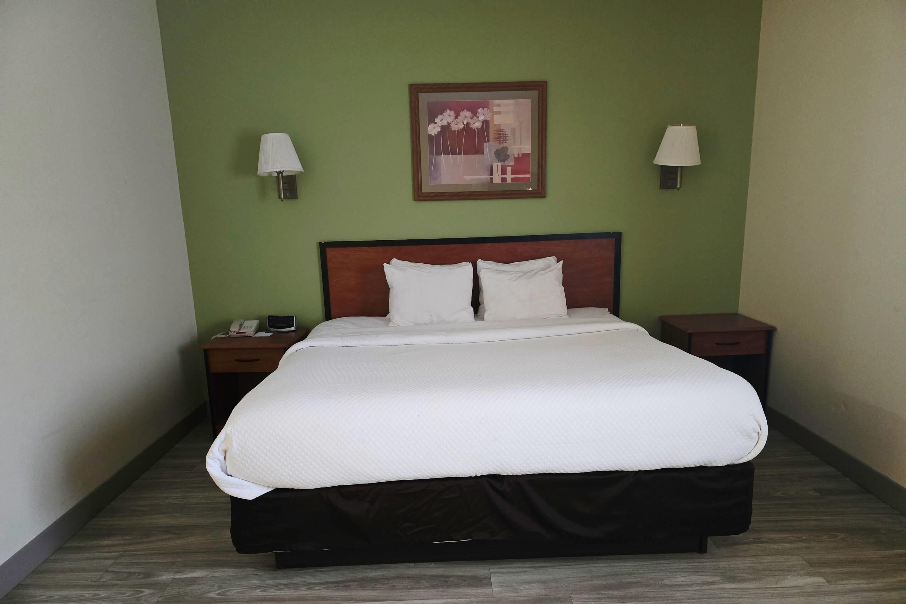 Desk, laptop workspace, iron/ironing board, free WiFi