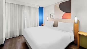 Room, 1 King Bed | Hypo-allergenic bedding, desk, laptop workspace, blackout drapes
