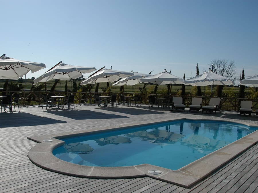 Kolam renang outdoor musiman