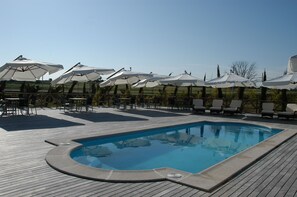 Piscina externa sazonal