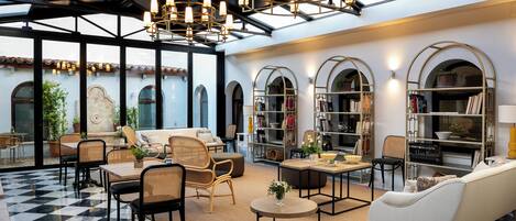 TV a schermo piatto 27 pollici con canali digitali, TV