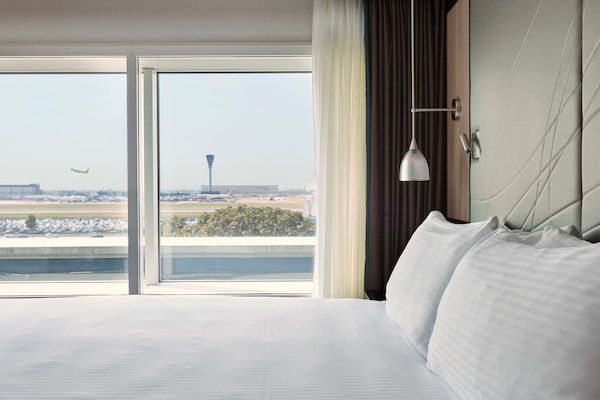 Hypo-allergenic bedding, in-room safe, desk, laptop workspace