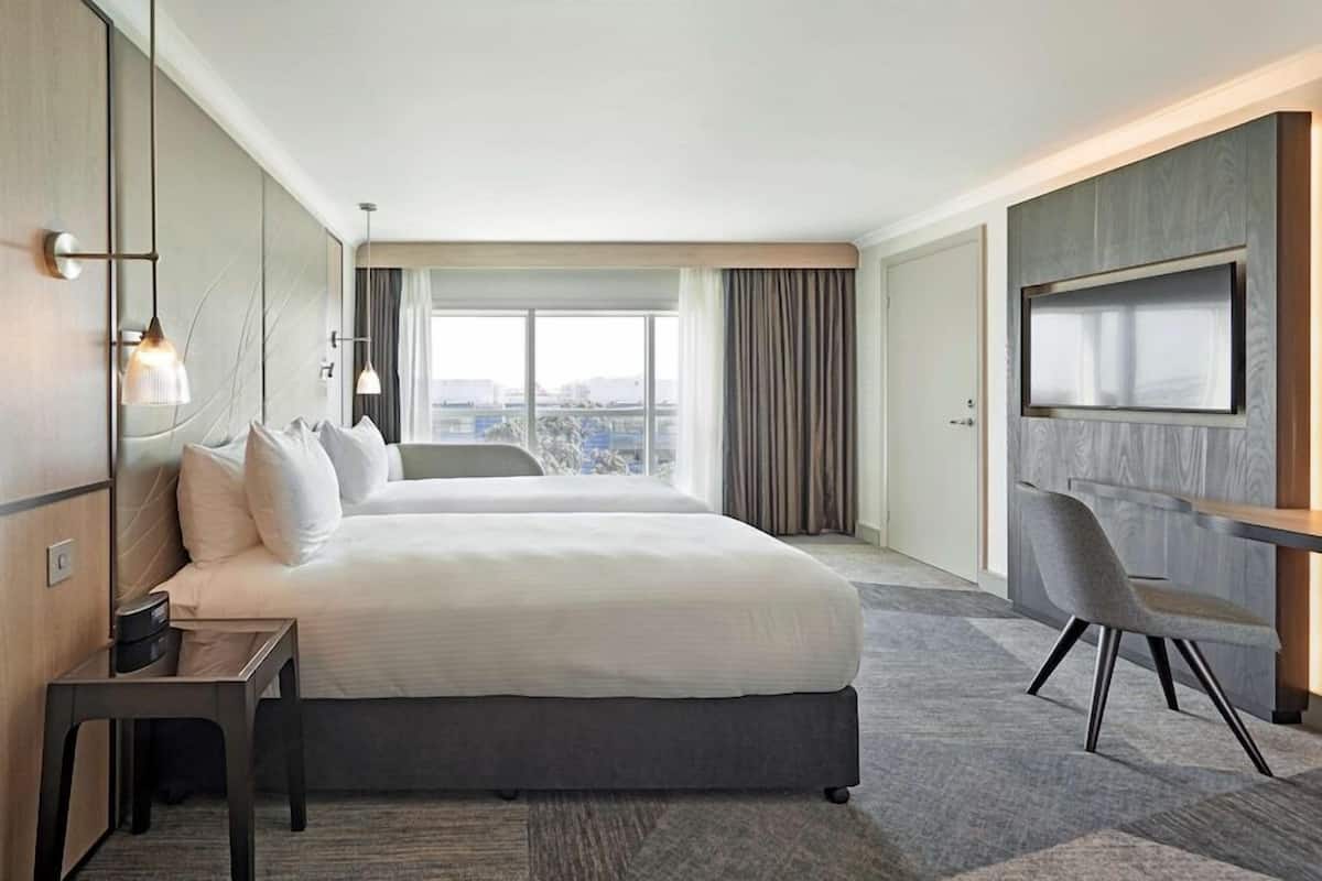 Hypo-allergenic bedding, in-room safe, desk, laptop workspace