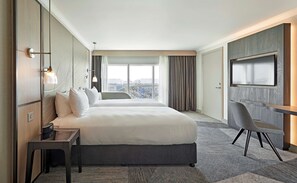 Family Room | Hypo-allergenic bedding, in-room safe, desk, laptop workspace - Hyatt Place London Heathrow Airport (West Drayton)