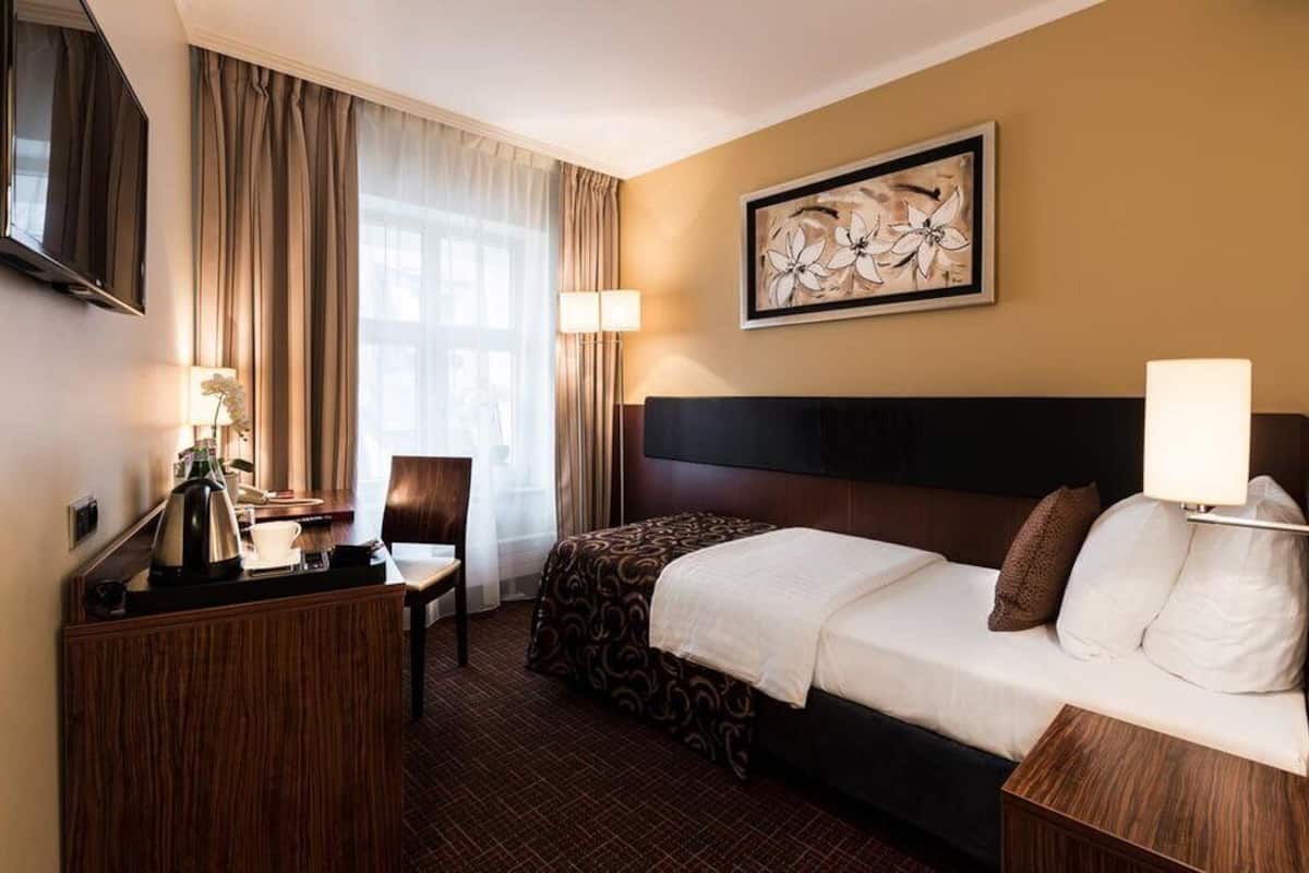 Standard Single Room, 1 Twin Bed | 1 bedroom, hypo-allergenic bedding, minibar, in-room safe