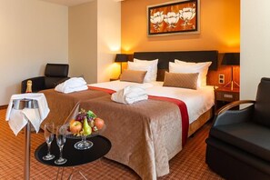 Hypo-allergenic bedding available, minibar, in-room safe, desk - Avalon Hotel & Conferences (Riga)