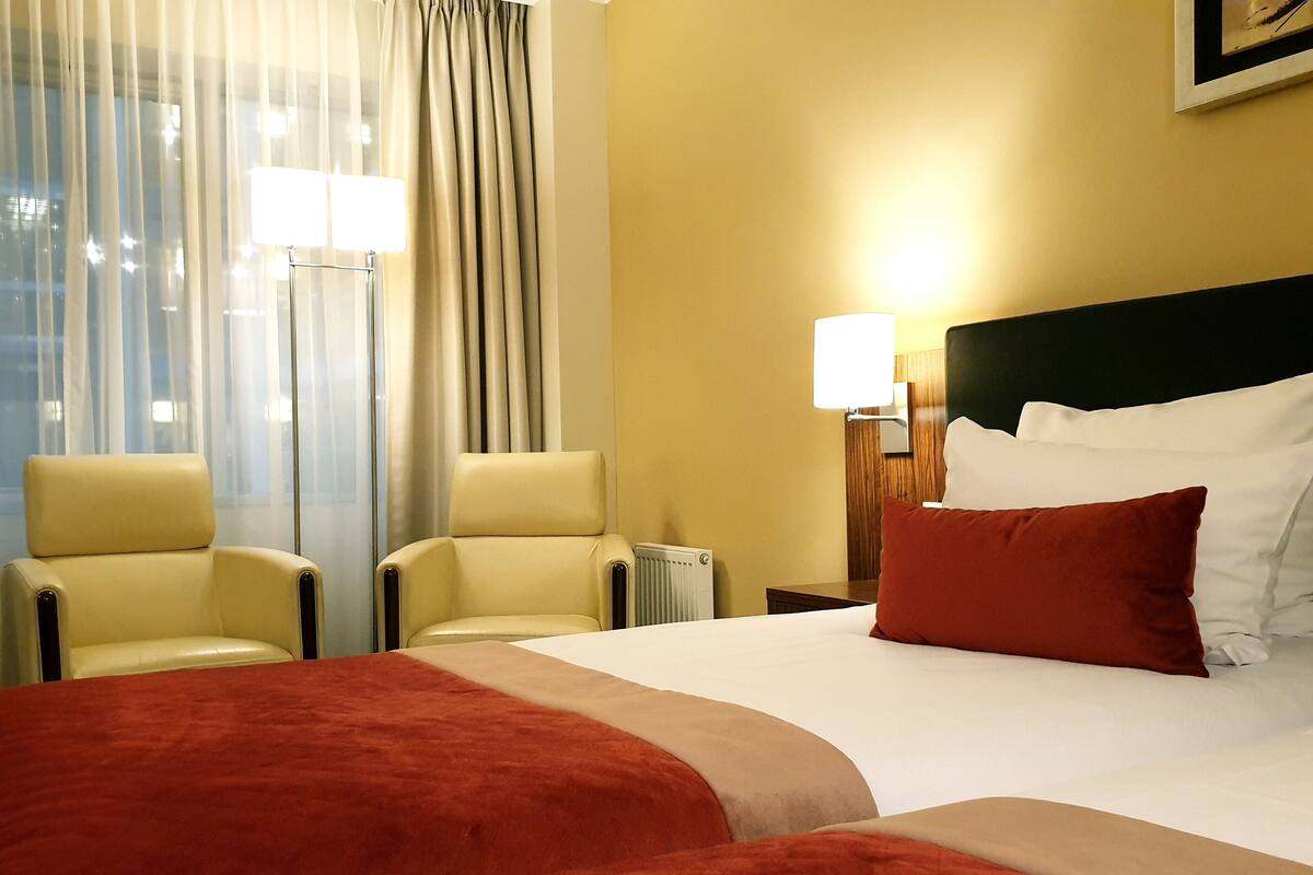 Standard Double or Twin Room (Atrium View) | Hypo-allergenic bedding available, minibar, in-room safe, desk