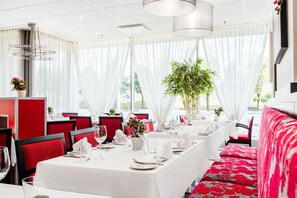 Petit déjeuner et déjeuner servis sur place, spécialités Cuisine fusion