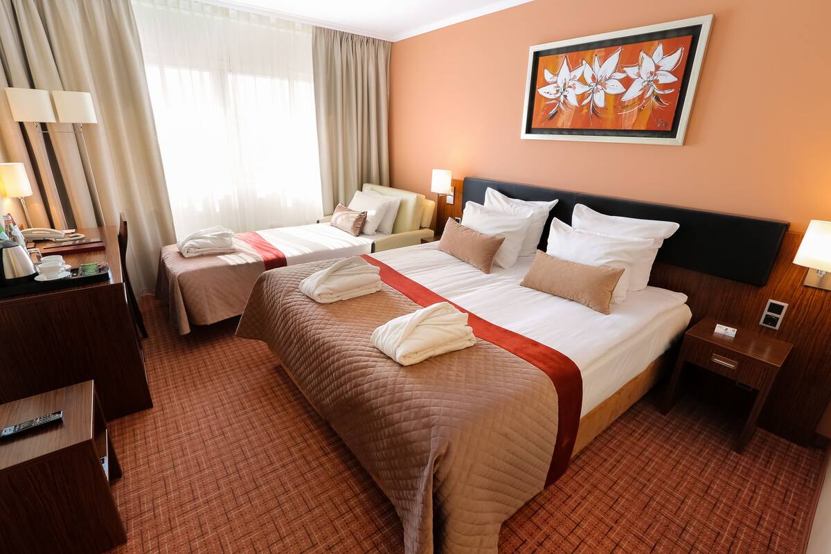 Quarto família | Roupas de cama antialérgicas, frigobar, cofres nos quartos, escrivaninha