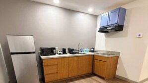 A compact kitchen with a refrigerator, microwave, and sink. - Country Inn & Suites by Radisson, Lima (Lima)