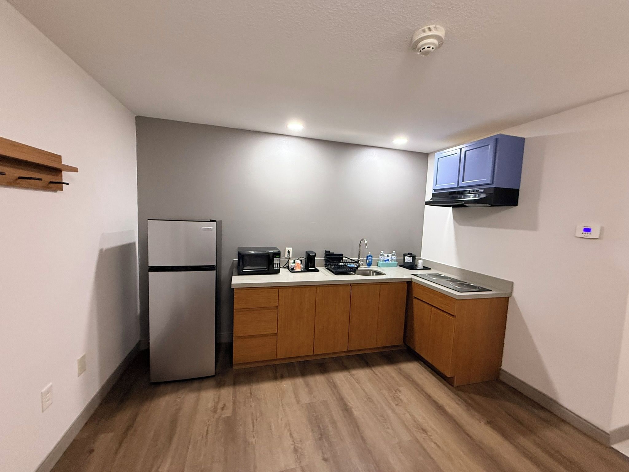 Suite, 1 King Bed, Non Smoking (Upgrade) | Premium bedding, desk, blackout drapes, iron/ironing board