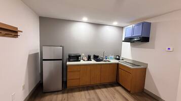 Suite, 1 King Bed, Non Smoking (Upgrade) | Premium bedding, desk, blackout drapes, iron/ironing board