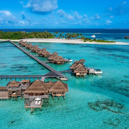 Residence | Minibar, in-room safe, desk, blackout drapes