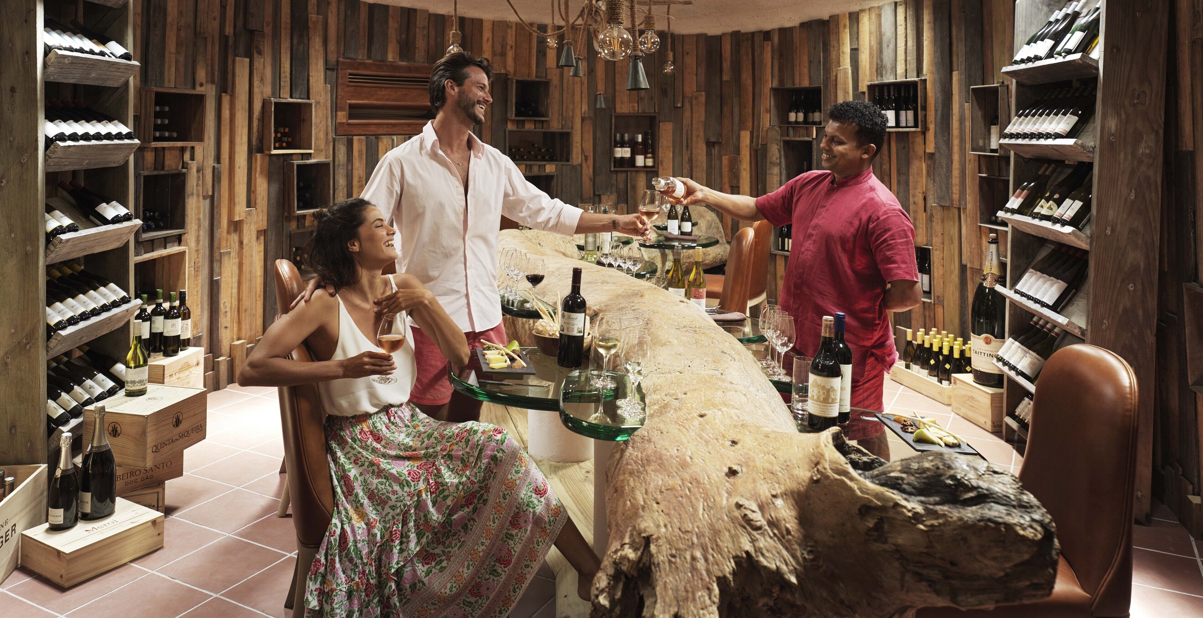 2 restaurants, breakfast, lunch, dinner served; international cuisine