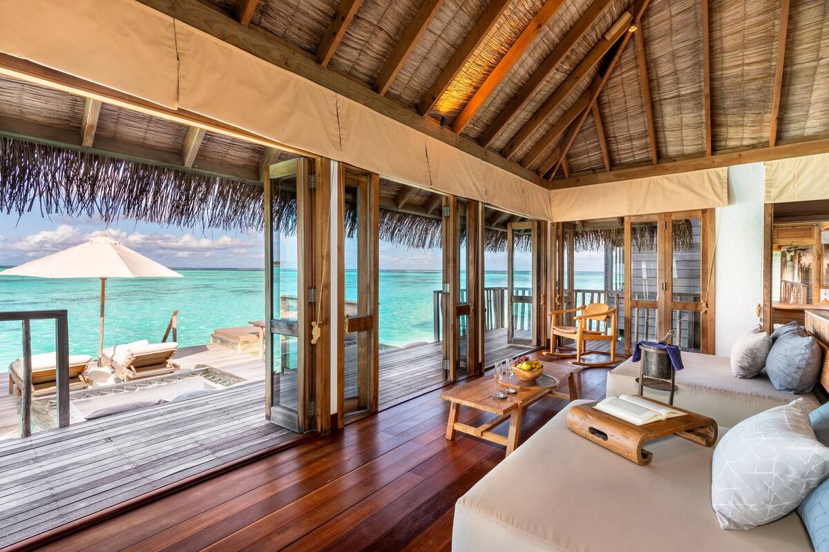 residence | living area | 35-inch flat-screen tv with satellite channels, tv, netflix