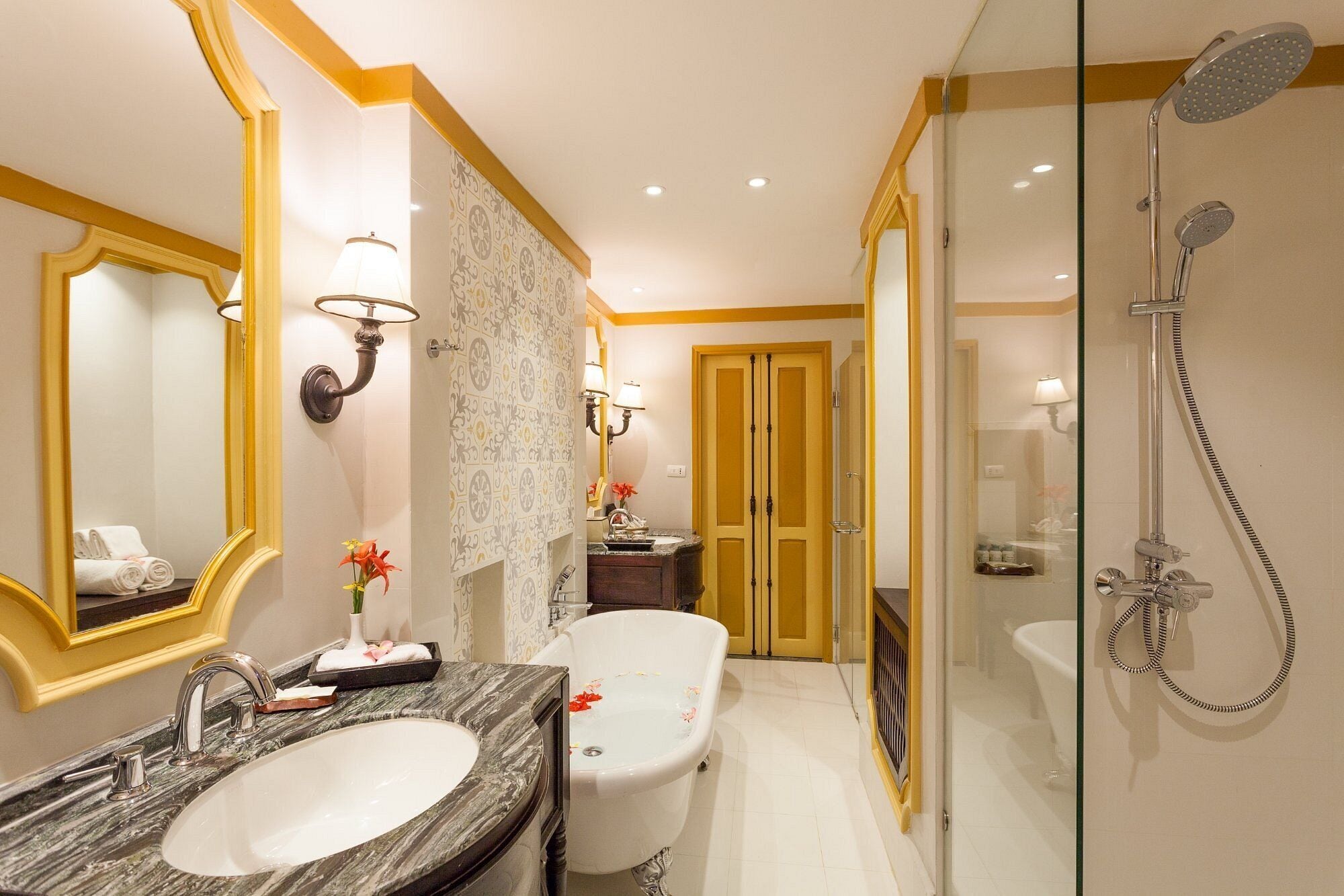 1 bedroom, desk, free wifi, bed sheets