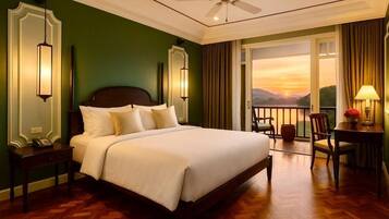 Escritorio, wifi gratis y ropa de cama