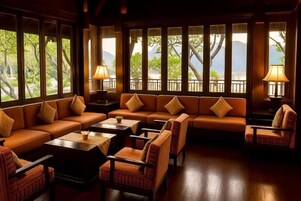 Se sirven desayunos y cenas, cocina internacional