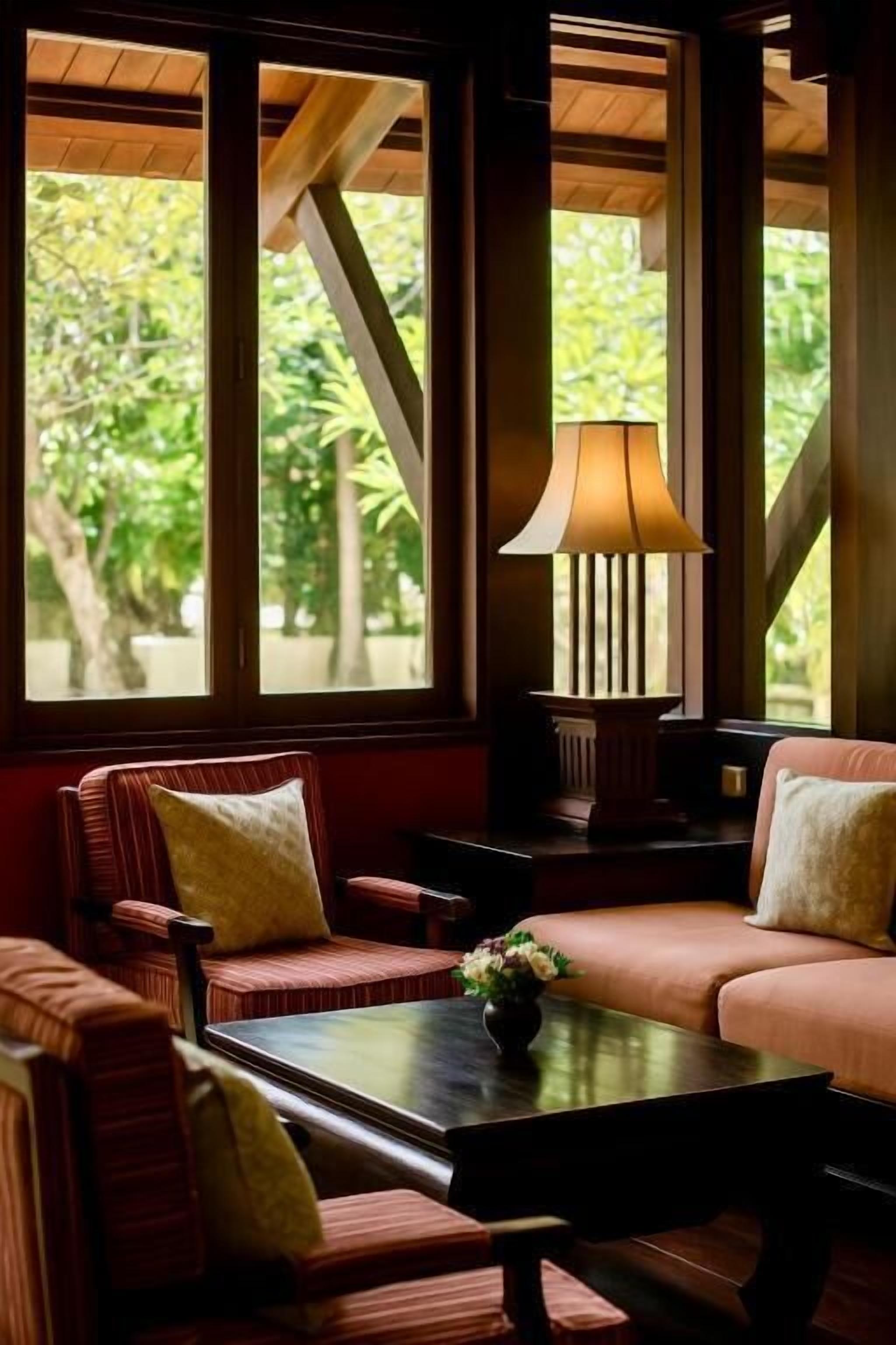 breakfast and dinner served, international cuisine