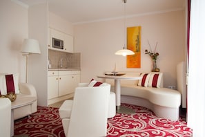 Comfort Suite, Non Smoking | Living area | Smart TV, tablet, DVD player, first-run movies