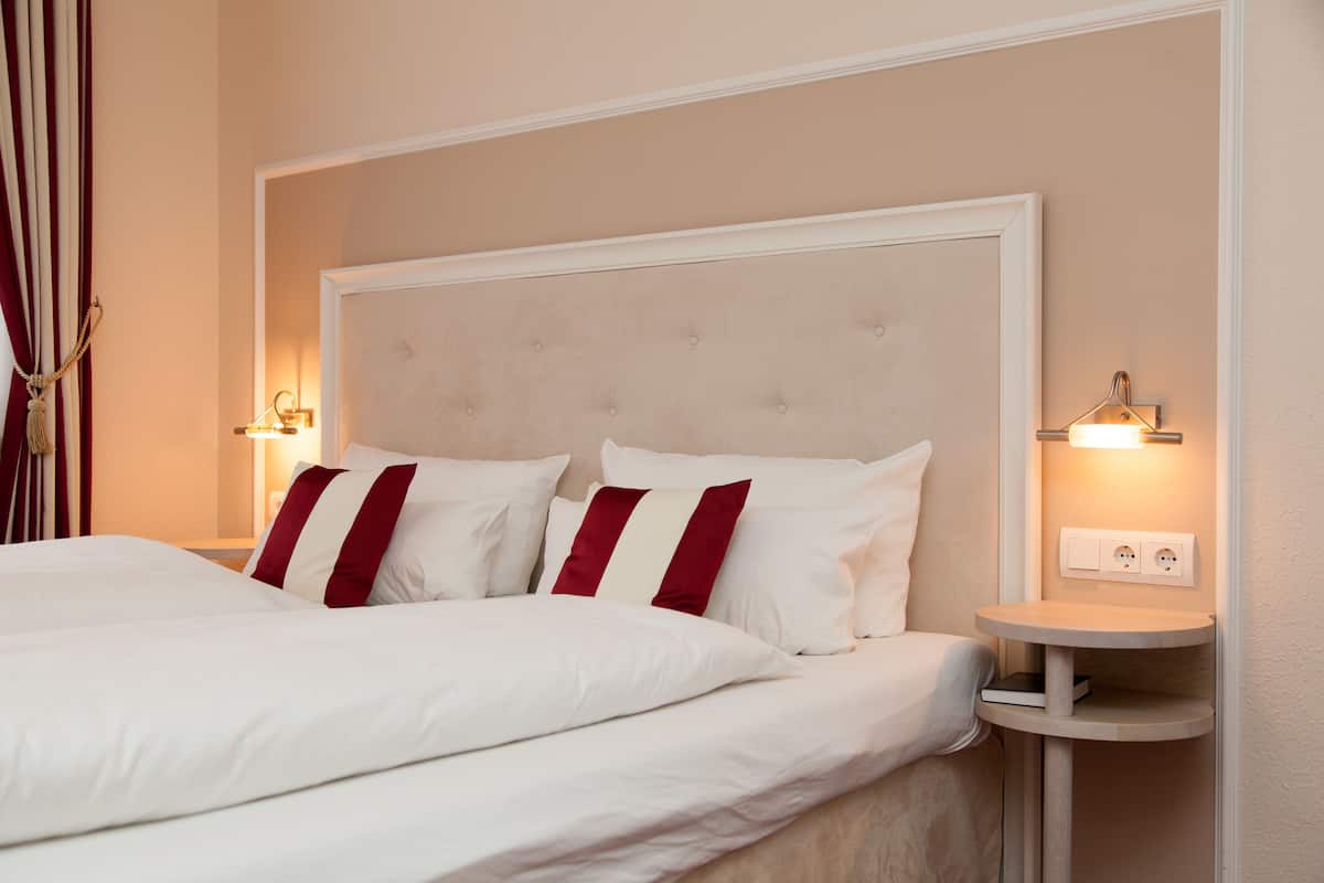 Exclusieve suite, uitzicht op tuin | 1 slaapkamer, hypoallergeen beddengoed, een minibar