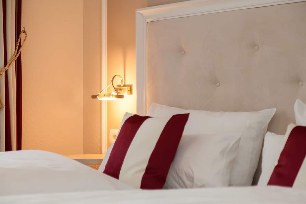 Kamer, 1 queensize bed, uitzicht op tuin | Kamervoorziening