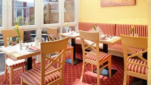 Breakfast, lunch and dinner served  - Suiten Hotel Mare (Langeoog)