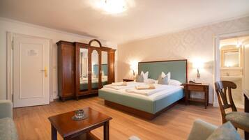 Allergikerbettwaren, Zimmersafe, Schreibtisch, VerdunkelungsvorhÀnge