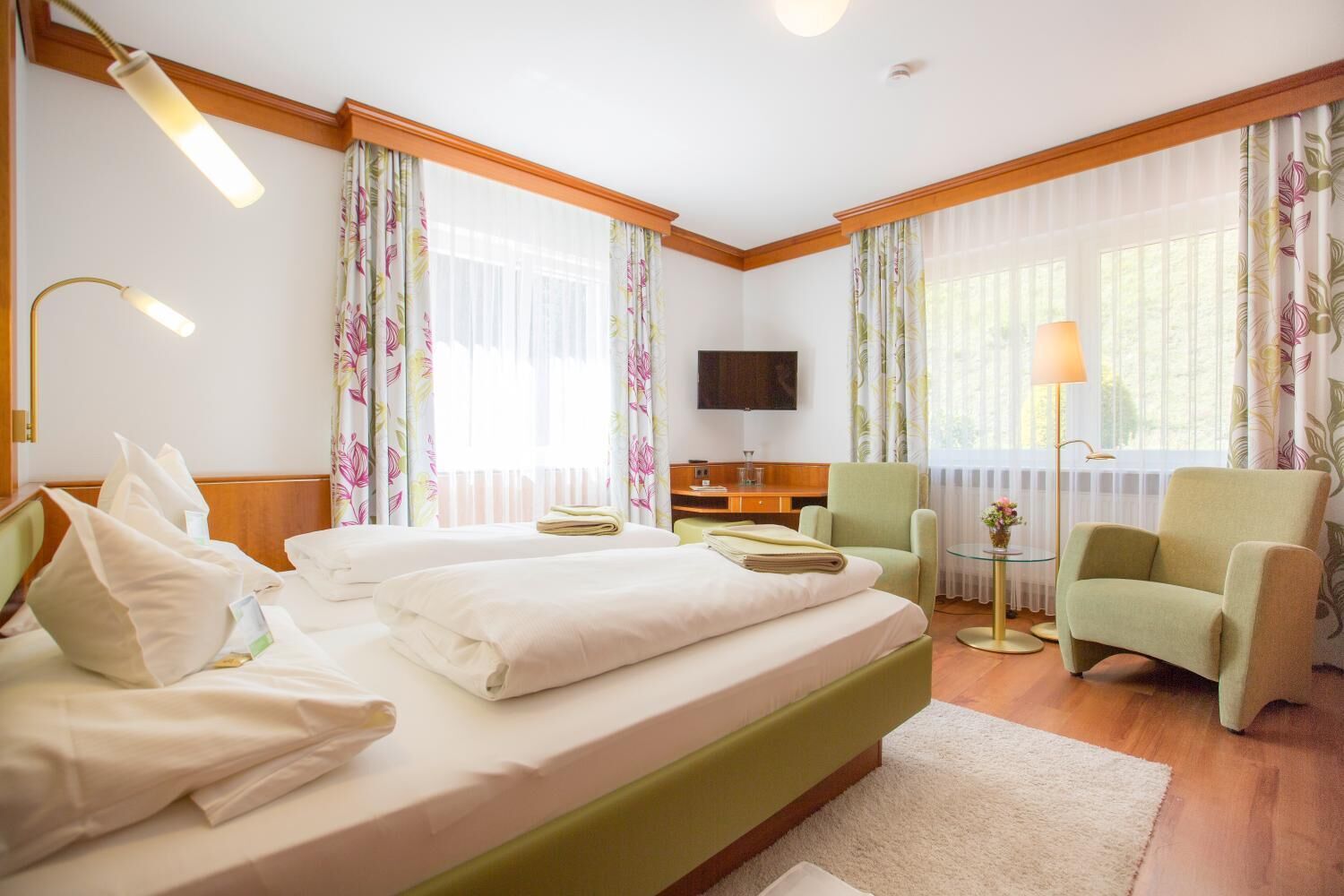 hypo-allergenic bedding, in-room safe, desk, blackout curtains