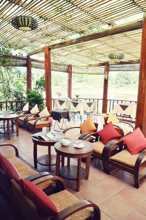 Terrace/patio - Villa Nam Song (Vang Vieng)