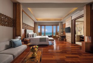 行政双人房 (Ocean Suite with jacuzzi) | 加厚床垫、迷你吧、客房内保险箱、办公桌